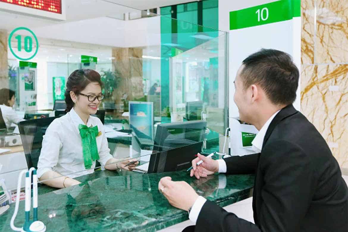 Kiểm tra số dư tài khoản Vietcombank có mất phí không?